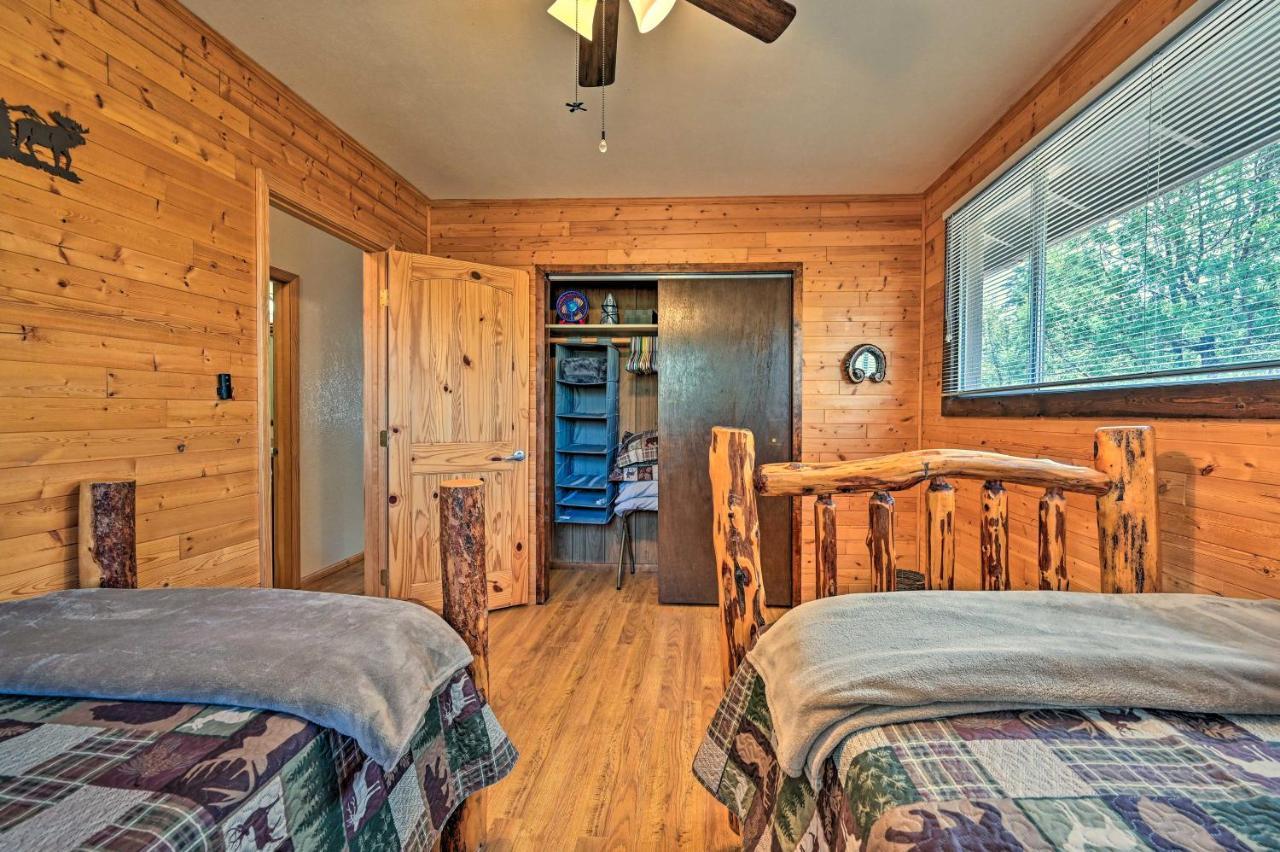 Peaceful Strawberry Cabin Fire Pit And Hot Tub Pine Экстерьер фото